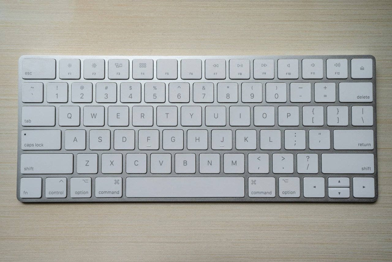 Teclado gamer com switches magnéticos Rapid Trigger e tecnologia Hall Effect para eSports